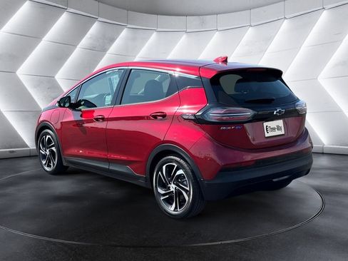 Certified 2022 Chevrolet Bolt LT w/ Infotainment Package FWD image 3