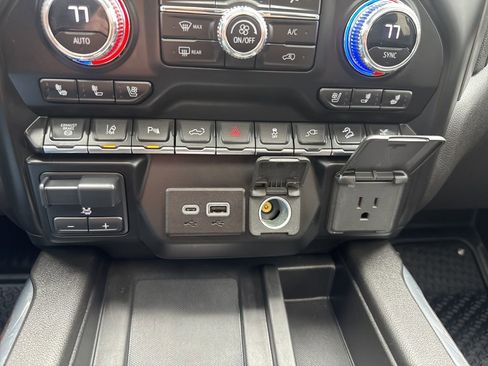 Used 2023 GMC Sierra 3500 Denali w/ Denali Black Diamond Edition AWD/4WD image 48