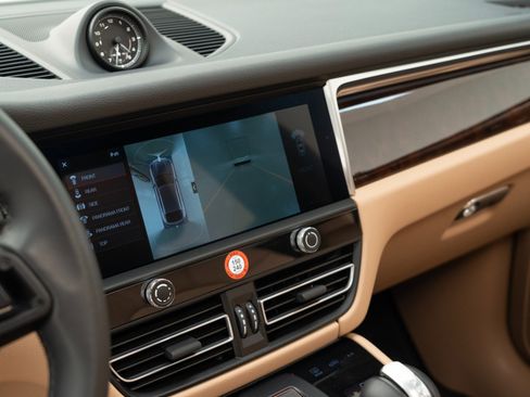 Used 2025 Porsche Macan image 28