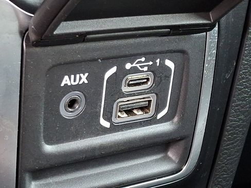 Certified 2022 Jeep Gladiator Overland AWD/4WD image 23