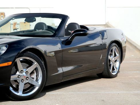 Used 2007 Chevrolet Corvette Convertible w/ Preferred Equipment Group RWD image 21