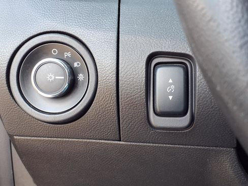 Used 2018 Ford Taurus SEL image 15