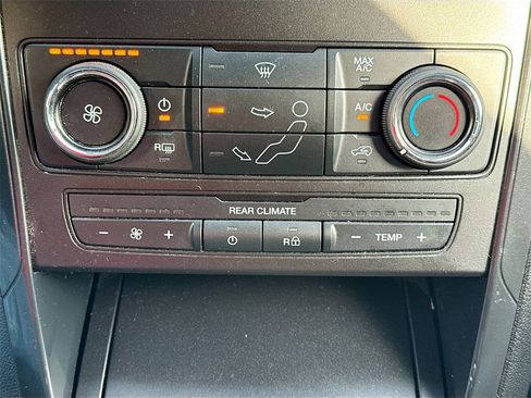 Used 2018 Ford Explorer XLT image 16
