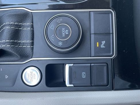 Certified 2022 Volkswagen Atlas SE image 24