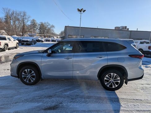 Certified 2024 Toyota Highlander XLE image 3