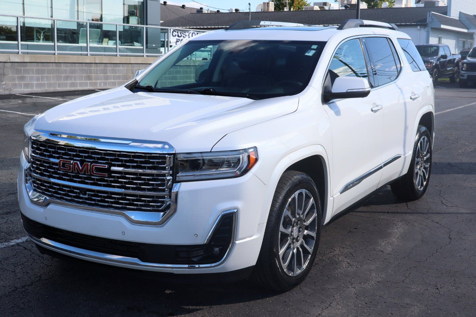 Used 2021 GMC Acadia Denali w/ Denali Ultimate Package AWD/4WD image 3