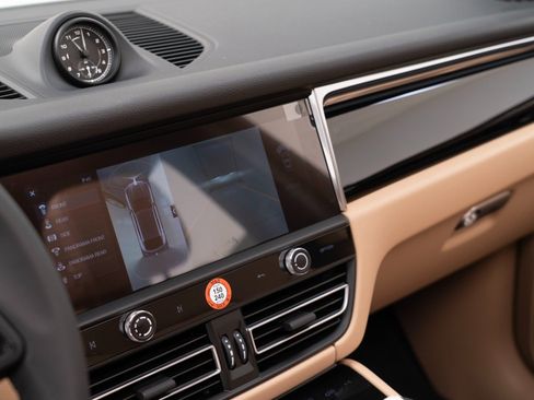 Certified 2026 Porsche Macan AWD/4WD image 26