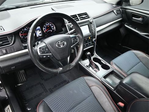 Used 2015 Toyota Camry SE image 16