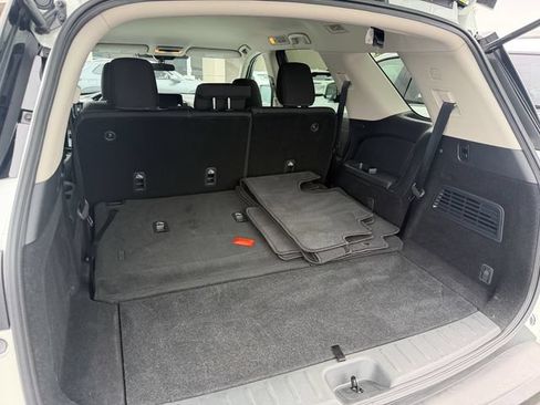 Used 2024 Nissan Pathfinder SV FWD image 29
