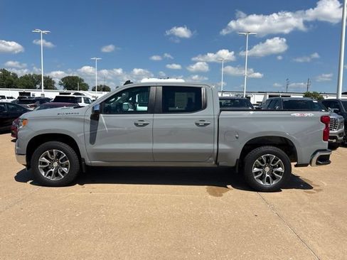 Used 2024 Chevrolet Silverado 1500 LT AWD/4WD image 7