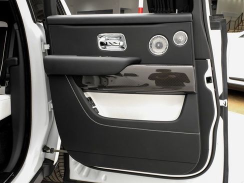 Used 2022 Rolls-Royce Cullinan Black Badge image 39