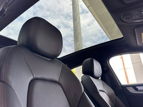 Certified 2024 Porsche Cayenne Coupe AWD/4WD image 17