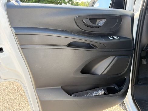Used 2023 Mercedes-Benz Metris Passenger image 32