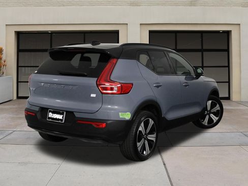 Certified 2023 Volvo XC40 Recharge Core image 4