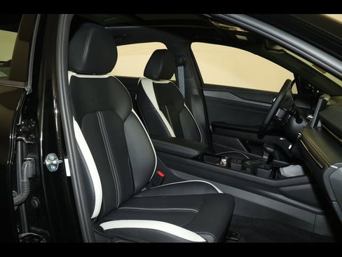 Used 2025 Kia K5 GT-Line w/ GT-Line Premium Package image 32