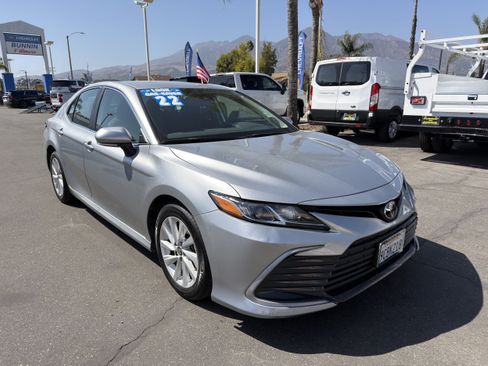 Used 2022 Toyota Camry LE w/ Convenience Package FWD image 2
