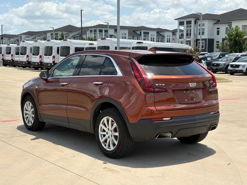 Used 2019 Cadillac XT4 Luxury w/ Cold Weather Package FWD image 5