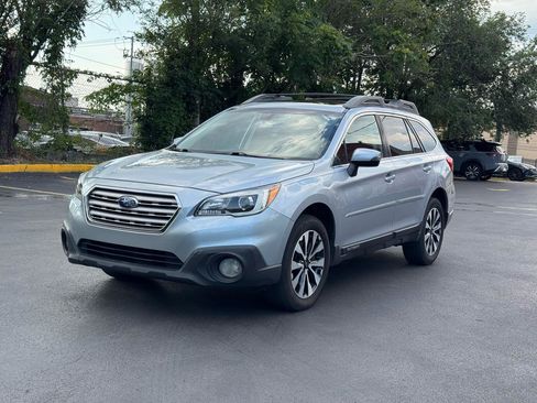 Used 2017 Subaru Outback 2.5i Limited AWD/4WD image 4