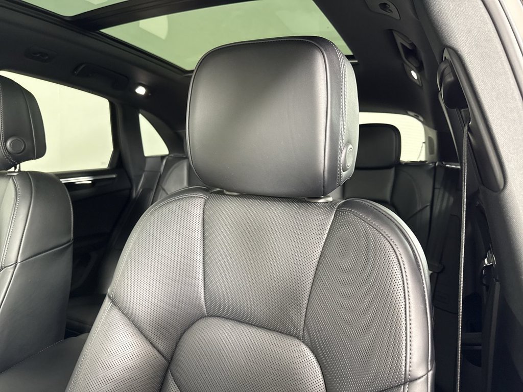 Certified 2025 Porsche Macan S AWD/4WD image 41