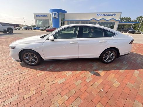 Certified 2024 Honda Accord EX image 28