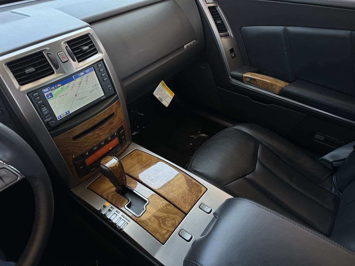 Used 2009 Cadillac XLR RWD image 21