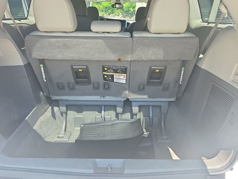 Used 2020 Toyota Sienna XLE Premium AWD/4WD image 17