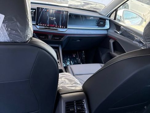 New 2026 Volkswagen Tiguan SE AWD/4WD image 18