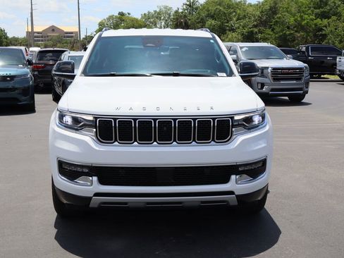 Used 2023 Jeep Wagoneer L Series II w/ Convenience Group I AWD/4WD image 4