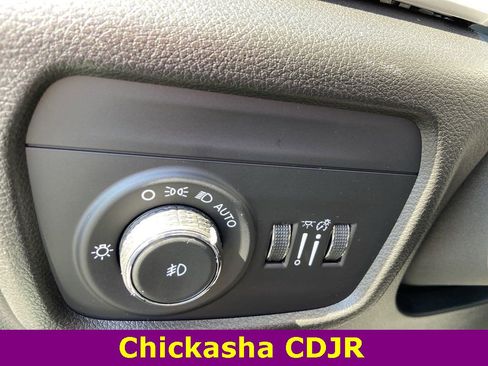 New 2023 Jeep Grand Cherokee Limited w/ Luxury Tech Group II image 11