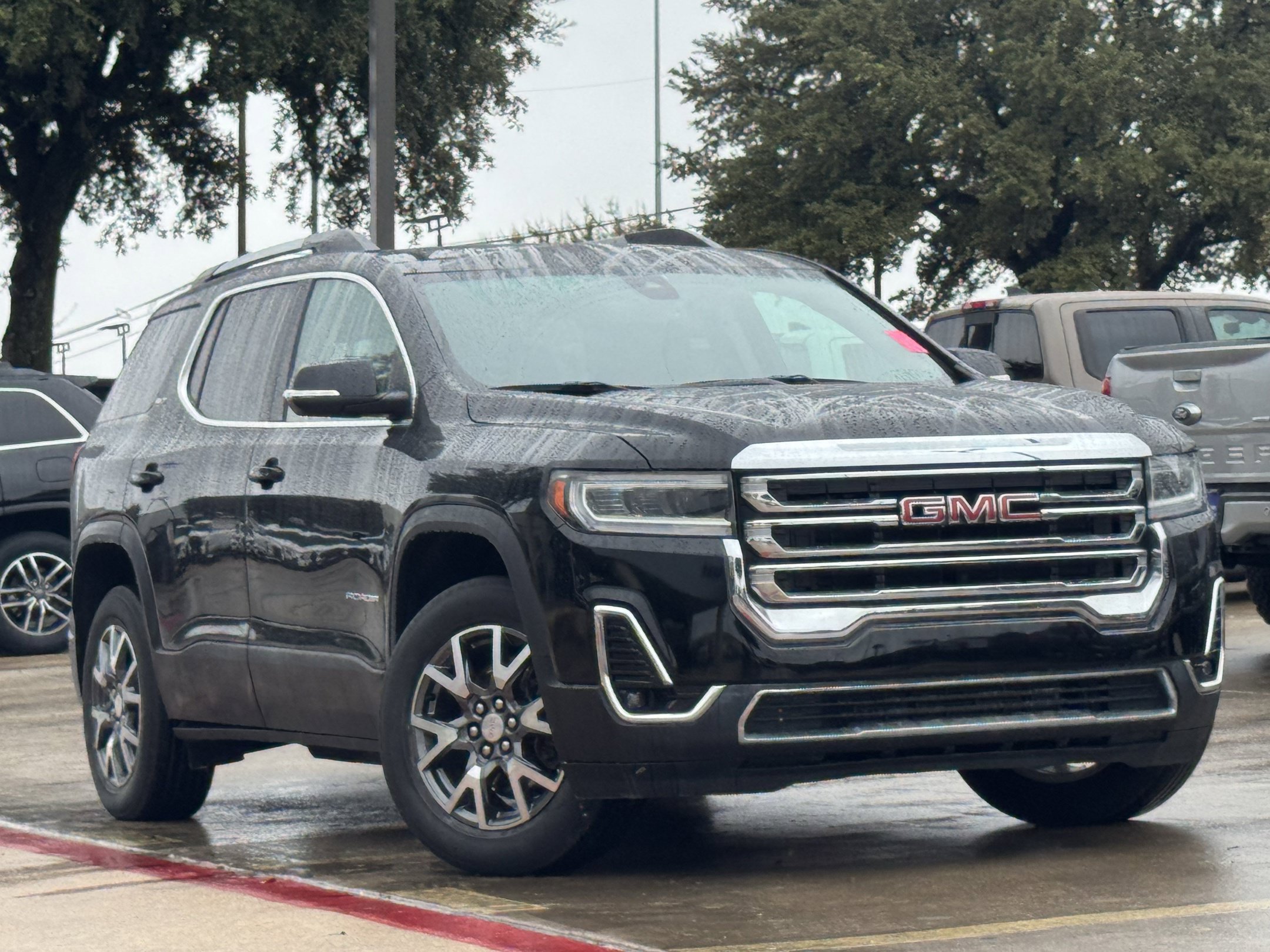 Used 2023 GMC Acadia SLT FWD image 2
