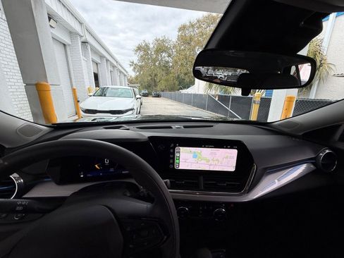 Used 2025 Chevrolet Trax LT image 33