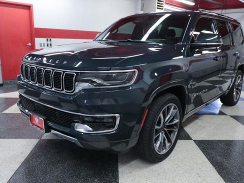 Used 2022 Jeep Wagoneer Series III w/ Premium Group I AWD/4WD image 5