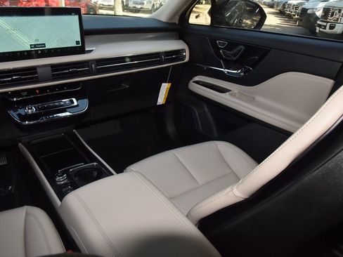 New 2026 Lincoln Corsair Premiere FWD image 17