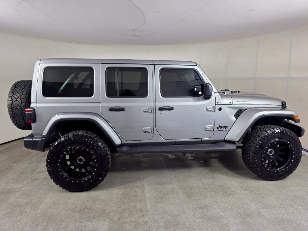 Used 2021 Jeep Wrangler Unlimited Sahara AWD/4WD image 3