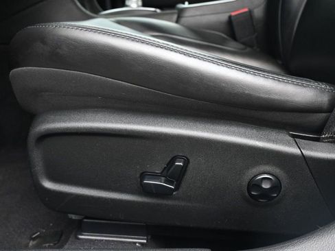 Used 2020 Chrysler 300 Touring L w/ Quick Order Package 2EF image 15