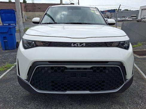 Used 2025 Kia Soul LX w/ LX Technology Package FWD image 2