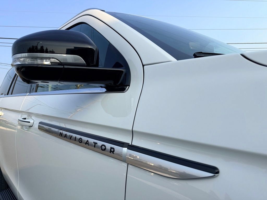 New 2027 Lincoln Navigator Premiere AWD/4WD image 39
