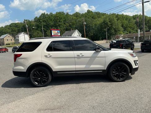 Used 2016 Ford Explorer XLT w/ Equipment Group 202A AWD/4WD image 10