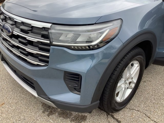 Used 2025 Ford Explorer Active AWD/4WD image 26