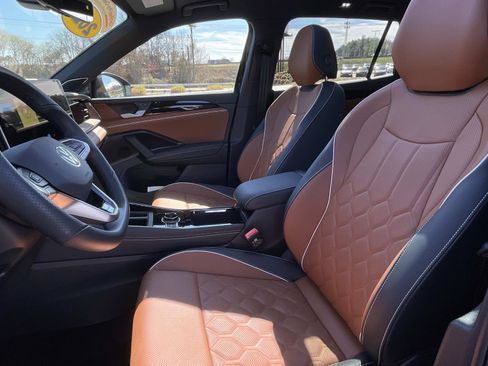 Certified 2026 Volkswagen Tiguan SEL R-Line image 21