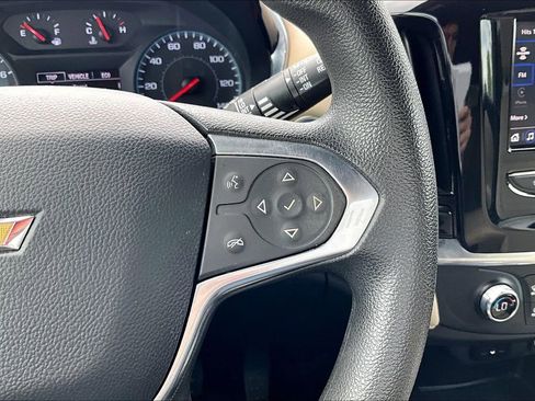 Used 2023 Chevrolet Traverse LS FWD image 19