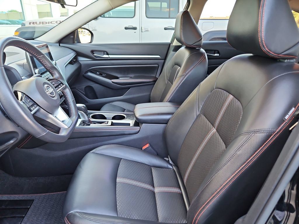 Used 2024 Nissan Altima 2.5 SR FWD image 9