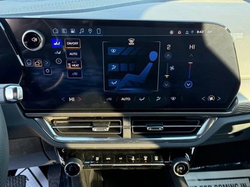 New 2026 Chevrolet Equinox EV LT image 29