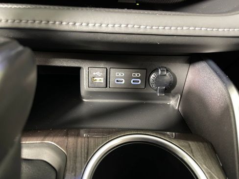 Used 2024 Toyota Highlander Platinum image 30