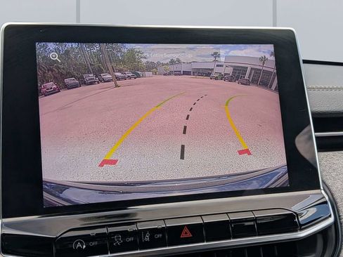 Used 2024 Jeep Compass Latitude image 18