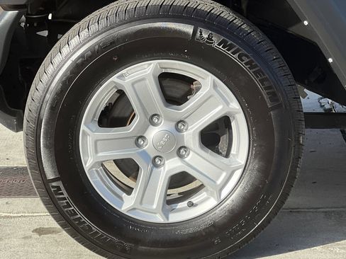 Used 2022 Jeep Wrangler Unlimited Sport w/ Sun And Sound Package image 27