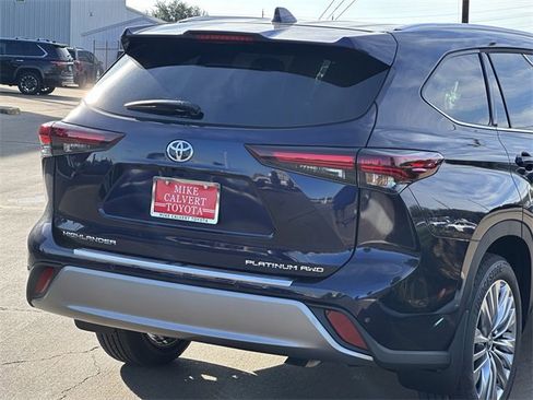 New 2026 Toyota Highlander Platinum image 7