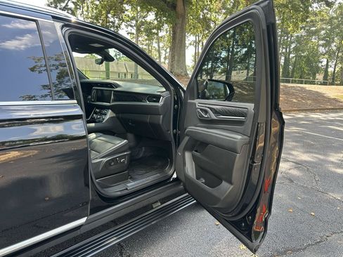 Used 2022 GMC Yukon Denali w/ Denali Premium Package AWD/4WD image 30