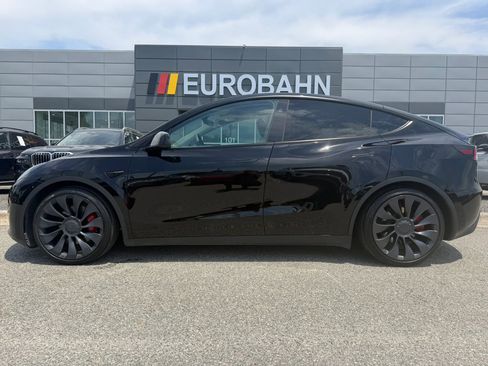 Used 2024 Tesla Model Y Performance AWD/4WD image 3