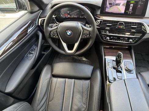 Used 2023 BMW 540i w/ Premium Package RWD image 32